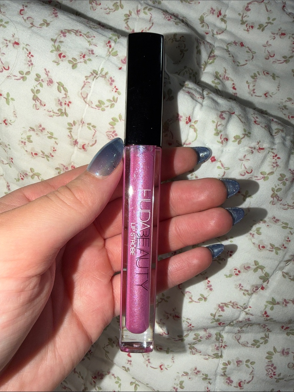 HUDA BEAUTY Shimmery Pink Lip Strobe Gloss